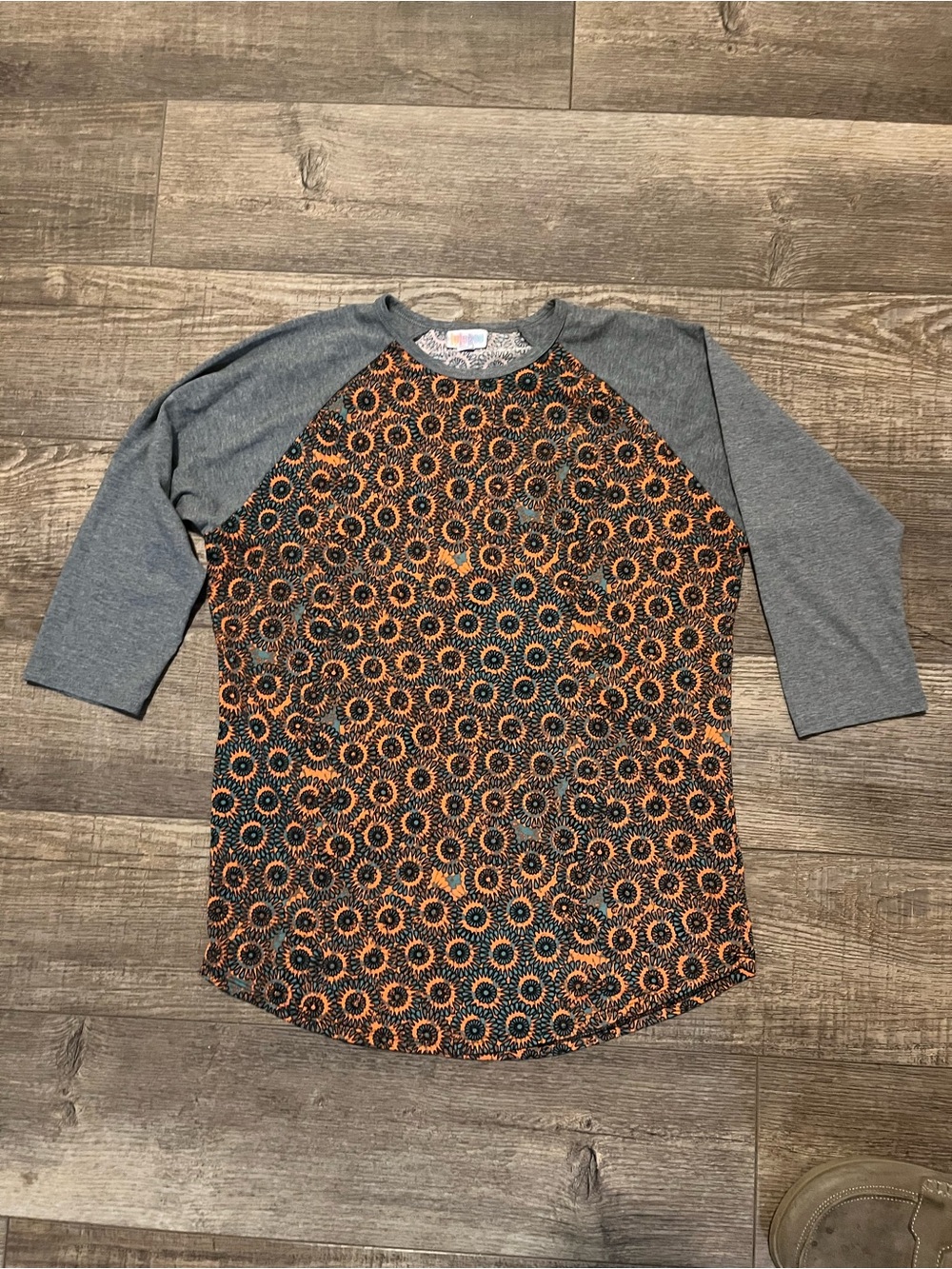 LuLaRoe Grey Raglan Top with Orange and Teal Floral Medallions 3/4 Sleeve Boho
